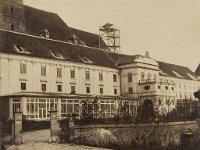 Kaptol 1880. godine. Nadbiskupski dvor nakon potresa 1880. godine